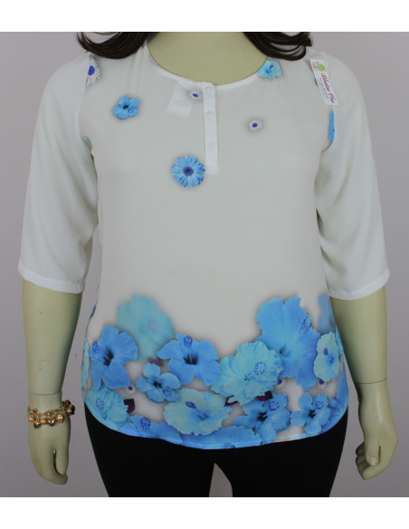 Blusa-talla-grande-2XL-blanca-estampada-con-flores-de-color-azul-manga-3/4-BELMODA-R0546-